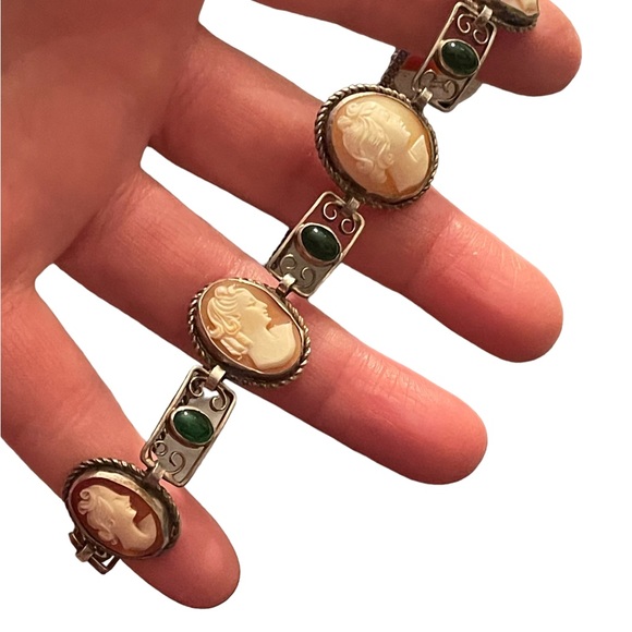 Stunning vintage 800  silver antique hand carved shell cameo link bracelet - Picture 8 of 10